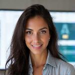 Ana López, diseñadora UX/UI, con una actitud creativa y atenta